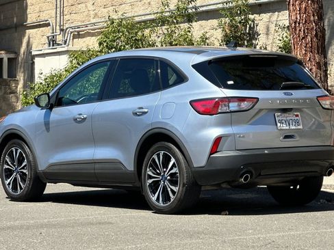 Certified 2022 Ford Escape SE w/ SE Sport Appearance Package FWD image 5