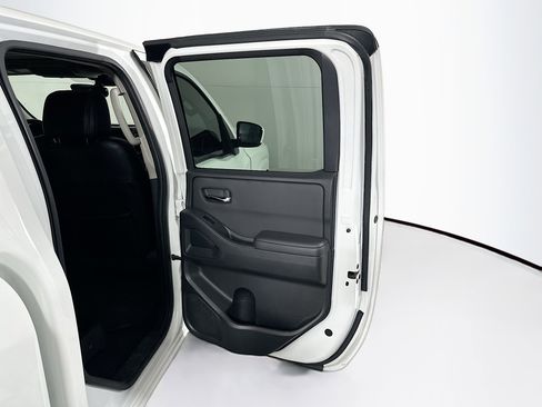 Used 2024 Nissan Frontier SL w/ Technology Package image 29