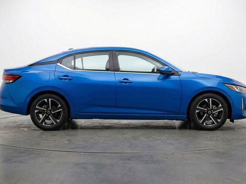 Used 2025 Nissan Sentra SV FWD image 11