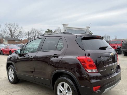 Used 2022 Chevrolet Trax LT w/ Driver Confidence Package image 4