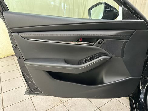 Used 2025 MAZDA MAZDA3 s image 32