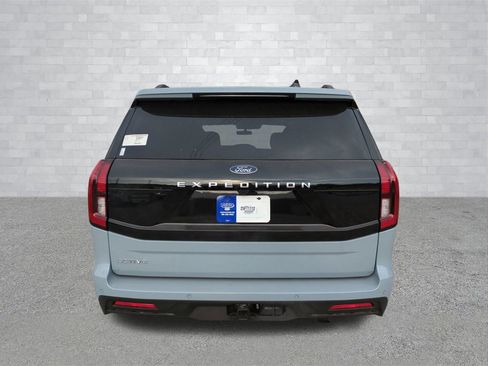 New 2025 Ford Expedition Active image 5