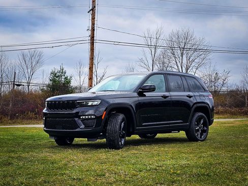 New 2025 Jeep Grand Cherokee Limited image 8