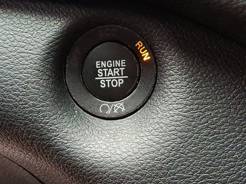 Used 2020 Jeep Cherokee Trailhawk w/ Cold Weather Group AWD/4WD image 26