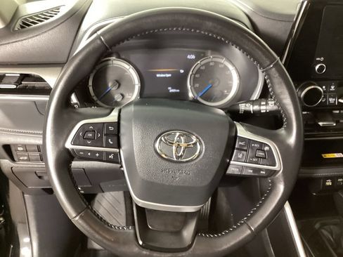 Used 2025 Toyota Highlander XLE AWD/4WD image 15