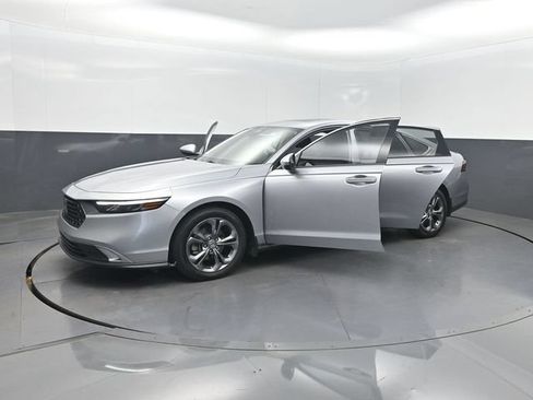 Used 2023 Honda Accord EX image 40