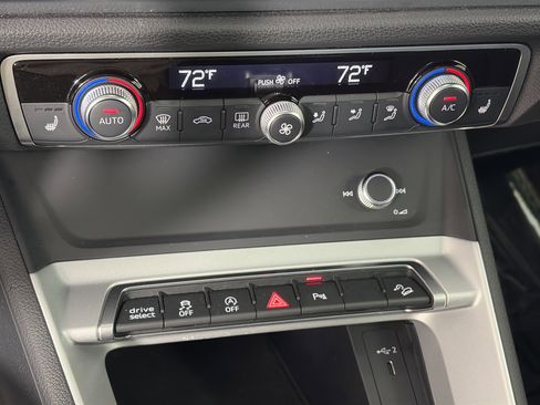 Certified 2025 Audi Q3 2.0T Premium image 23