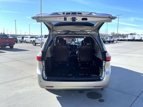 Used 2017 Toyota Sienna Limited image 22