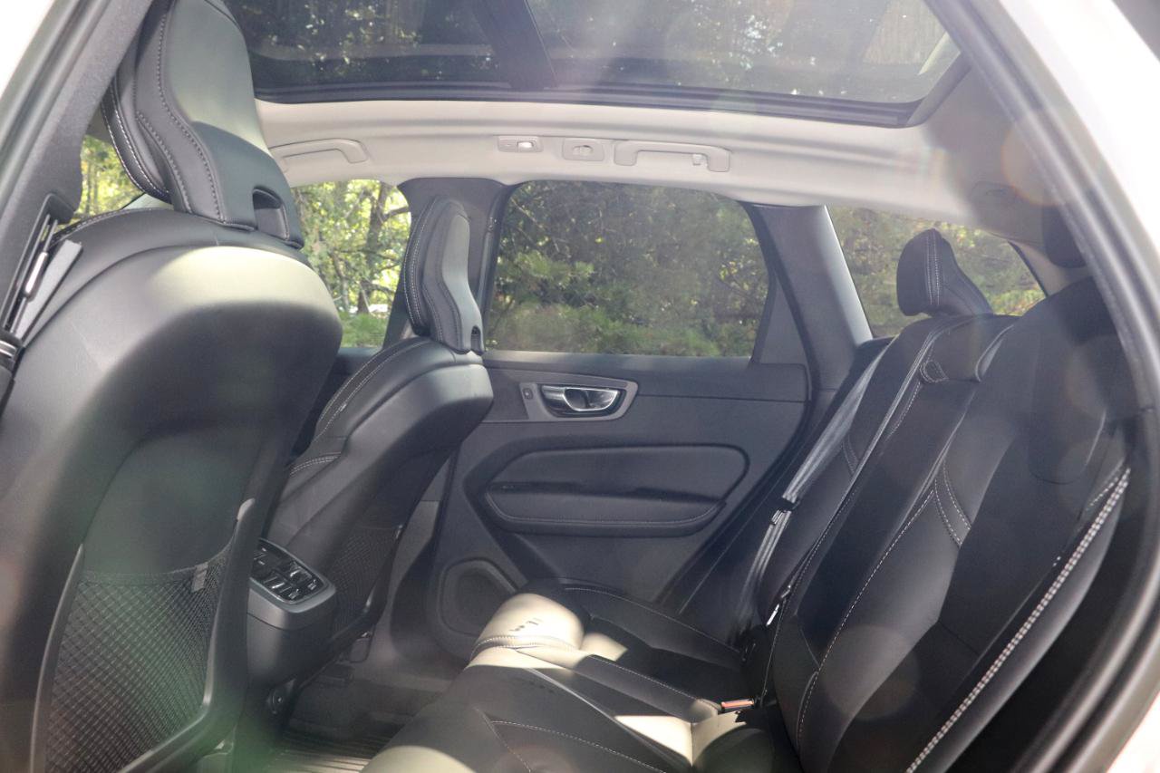 Used 2022 Volvo XC60 B5 Inscription w/ Advanced Package AWD/4WD image 23