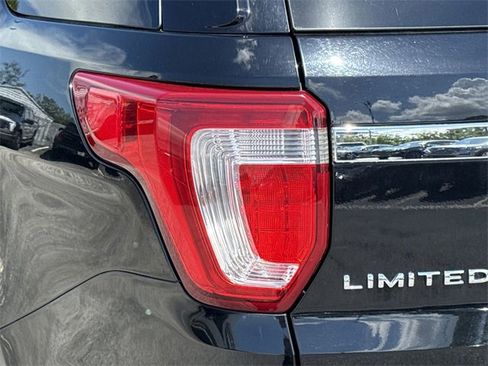 Used 2018 Ford Explorer Limited image 10