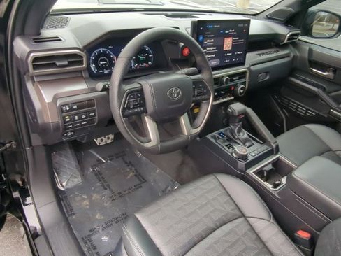 Used 2024 Toyota Tacoma TRD Sport image 9