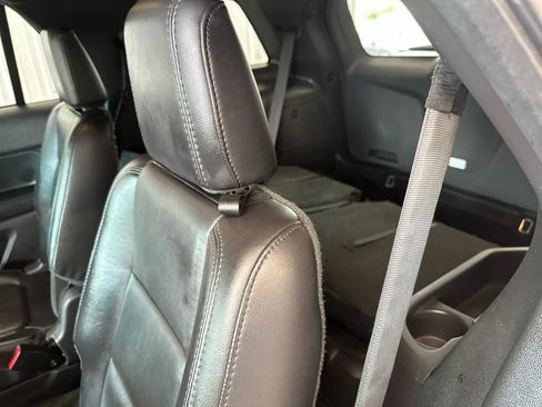 Used 2014 Ford Explorer XLT w/ Equipment Group 202A AWD/4WD image 16