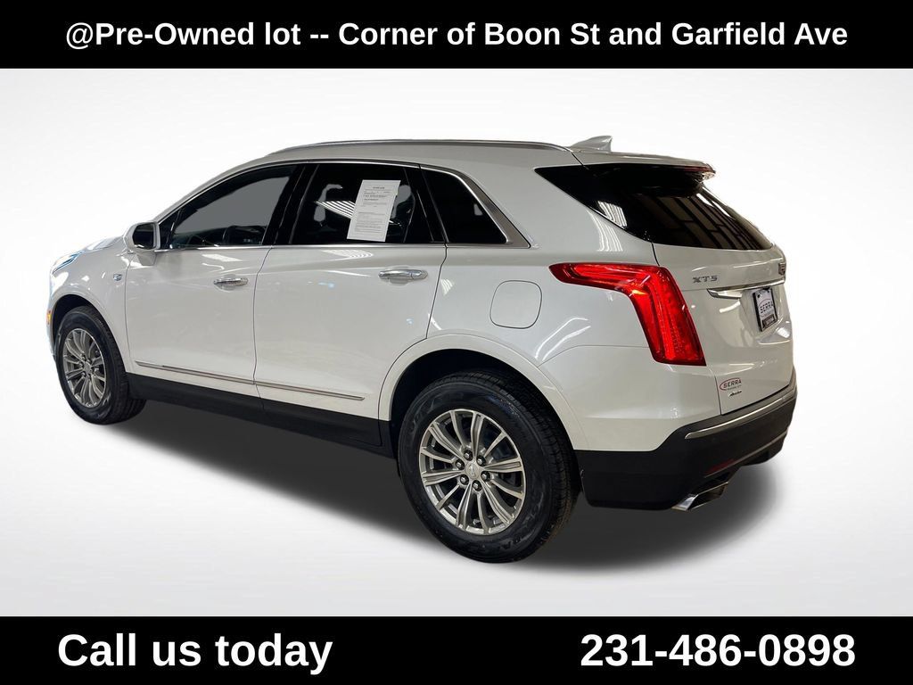 Used 2017 Cadillac XT5 Luxury w/ Driver Awareness Package AWD/4WD image 3