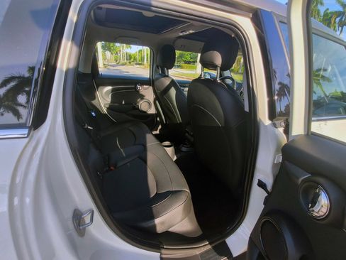 Used 2023 MINI Cooper 4-Door Hardtop FWD image 16