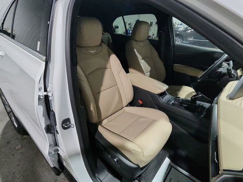 Used 2024 Cadillac XT4 Premium Luxury image 29