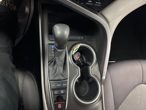 Used 2022 Toyota Camry LE image 33