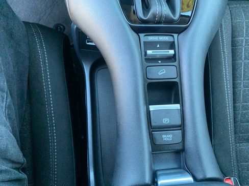 Used 2023 Honda HR-V LX image 12