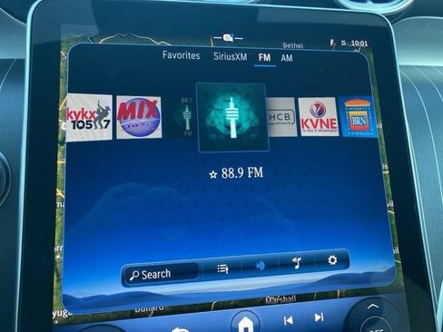 Used 2025 Mercedes-Benz GLC 300 4MATIC image 25