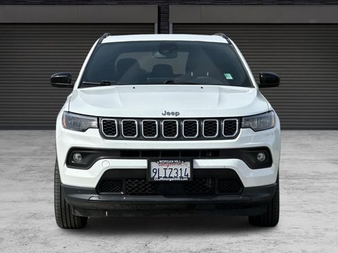 Used 2024 Jeep Compass Latitude image 10