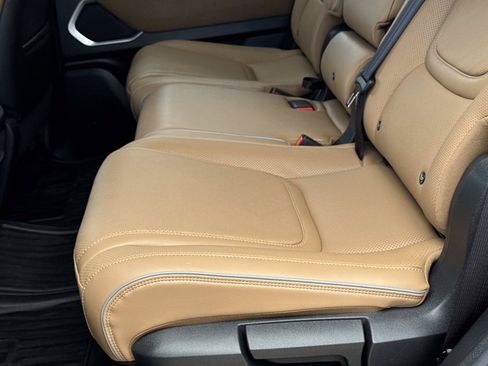 Used 2025 INFINITI QX80 Luxe RWD image 17