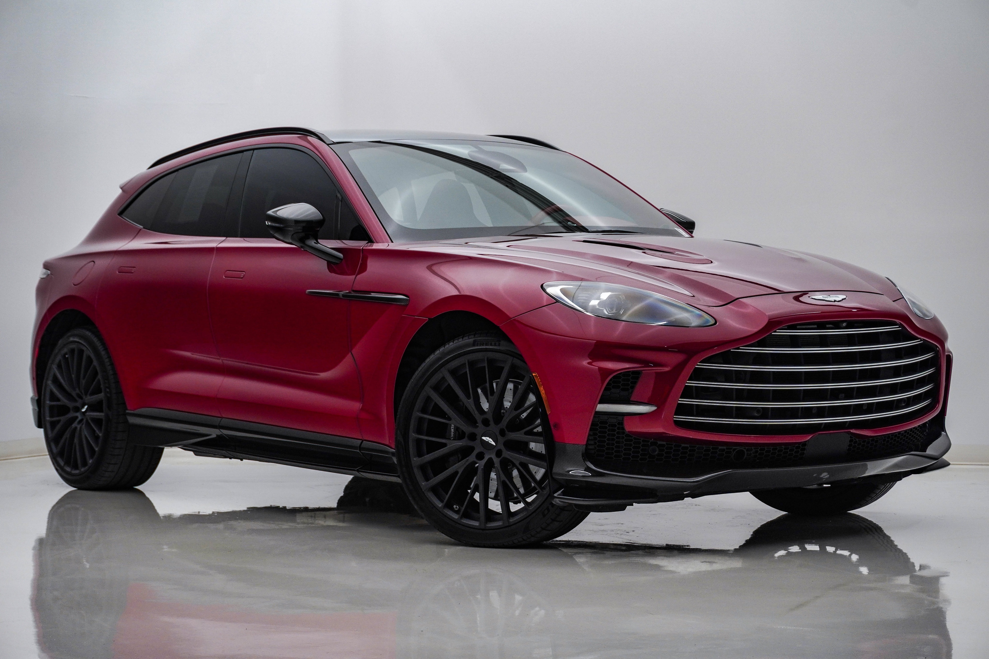 Used 2025 Aston Martin DBX 707 AWD/4WD image 1
