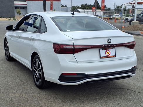 Used 2025 Volkswagen Jetta Sport FWD image 4