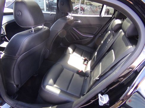 Used 2016 Mercedes-Benz GLA 250 image 13