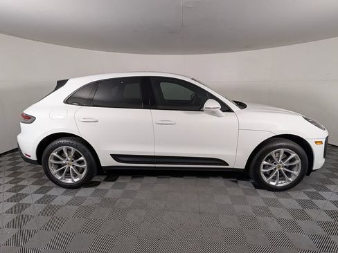 Certified 2022 Porsche Macan AWD/4WD image 8