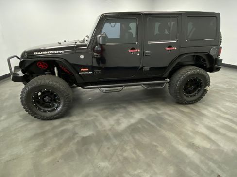 Used 2016 Jeep Wrangler Unlimited Rubicon w/ Connectivity Group AWD/4WD image 3