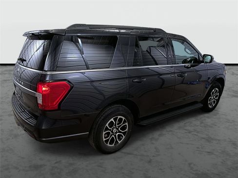 Used 2024 Ford Expedition XLT AWD/4WD image 4