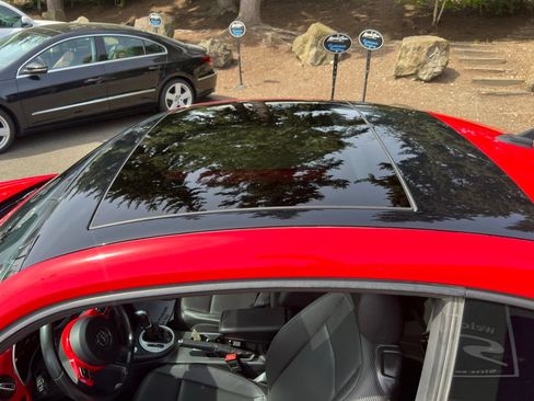 Used 2015 Volkswagen Beetle TDI FWD image 14