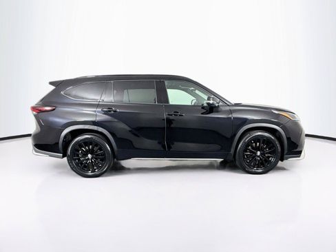 Used 2025 Toyota Highlander XSE AWD/4WD image 11