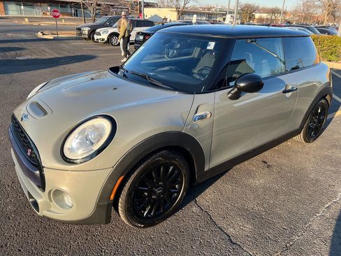Used 2015 MINI Cooper S image 6