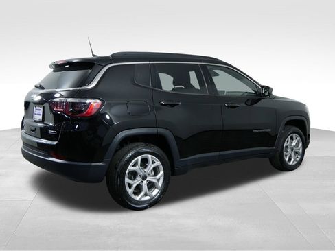 Used 2025 Jeep Compass Latitude AWD/4WD image 10