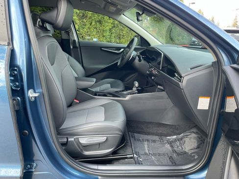 Used 2025 Kia Niro EX image 19