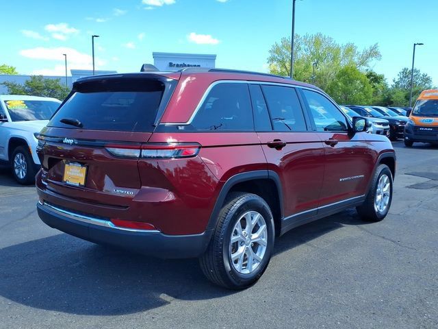 Used 2023 Jeep Grand Cherokee Limited w/ Luxury Tech Group II AWD/4WD image 8