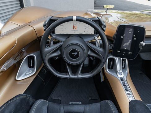 Used 2021 McLaren Elva image 15