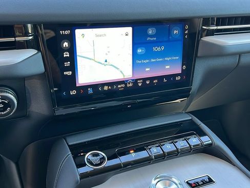 New 2025 Lincoln Navigator Reserve AWD/4WD image 10