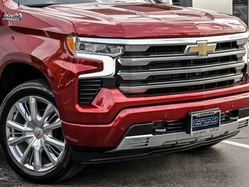 Used 2023 Chevrolet Silverado 1500 High Country w/ High Country Premium Package AWD/4WD image 2