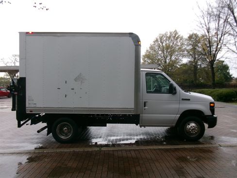 Used 2017 Ford E-350 and Econoline 350 Super Duty image 4