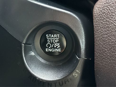 Used 2016 Jeep Renegade Limited FWD image 26