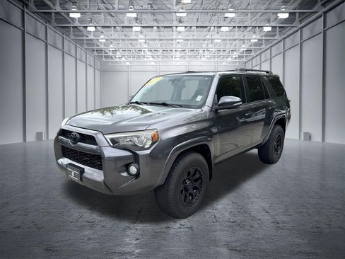 Used 2017 Toyota 4Runner SR5 Premium RWD image 3