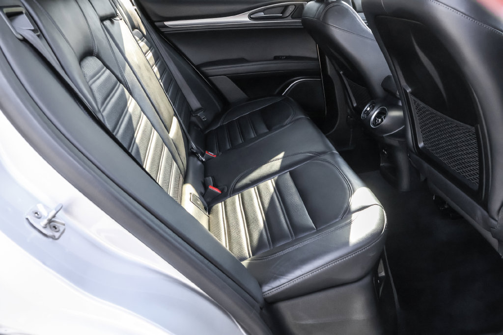 Used 2018 Alfa Romeo Stelvio Ti Sport AWD/4WD image 35