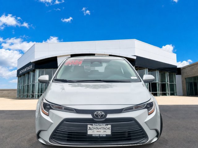 Used 2024 Toyota Corolla LE FWD image 3