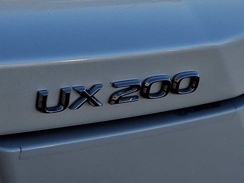 Used 2022 Lexus UX 200 image 24