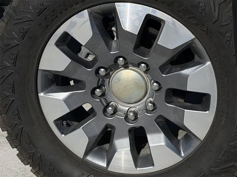 Used 2022 Chevrolet Silverado 2500 Custom w/ Custom Value Package image 10