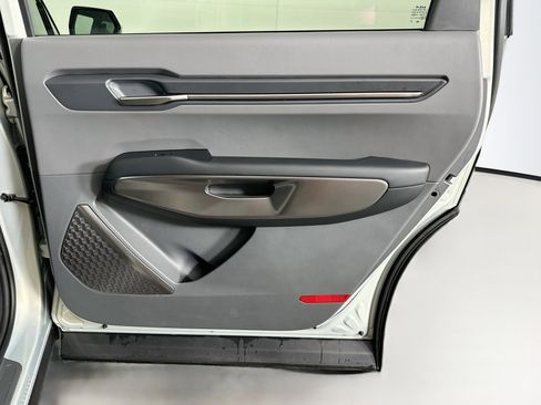 Used 2024 Kia EV9 Light Long Range RWD image 32