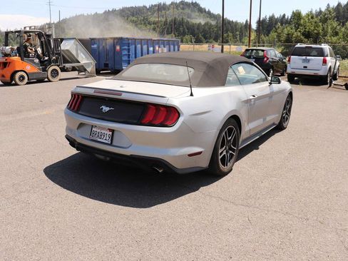 Used 2020 Ford Mustang Premium RWD image 5