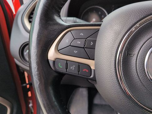 Used 2017 Jeep Renegade Latitude w/ Popular Equipment Group image 29