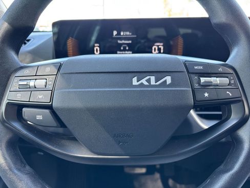 Used 2025 Kia K4 LXS image 27